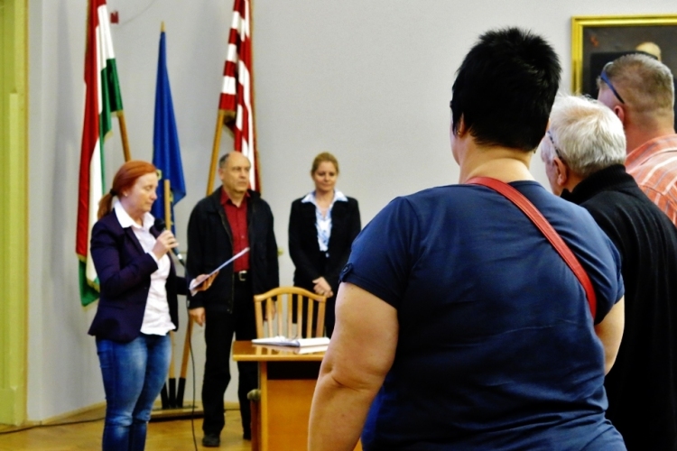 Esküt tettek az EU választások szavazatszámlálói Esztergomban