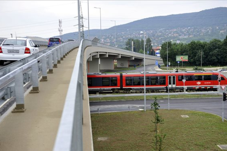 Ma a tömegközlekedésben is munkanapi menetrend lesz 