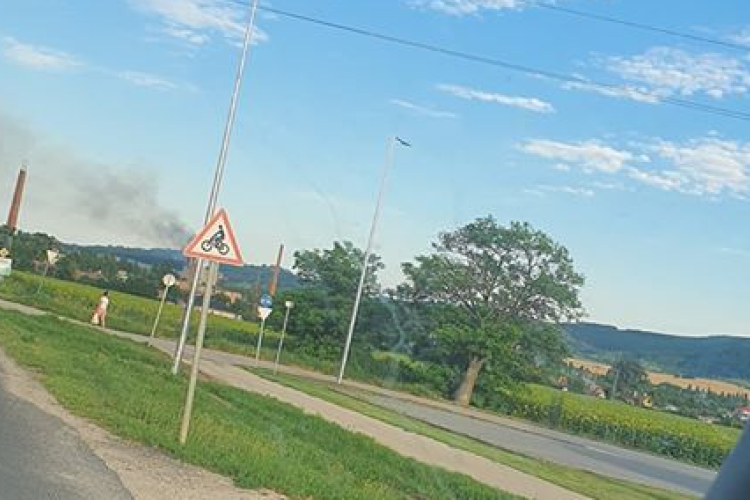 Nagy erőkkel még másnap is oltani kellett a tokodaltárói szénatárolót