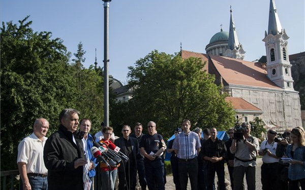 Miniszterelnök: Esztergomban biztonságban van, meghosszabbítják a veszélyhelyzetet