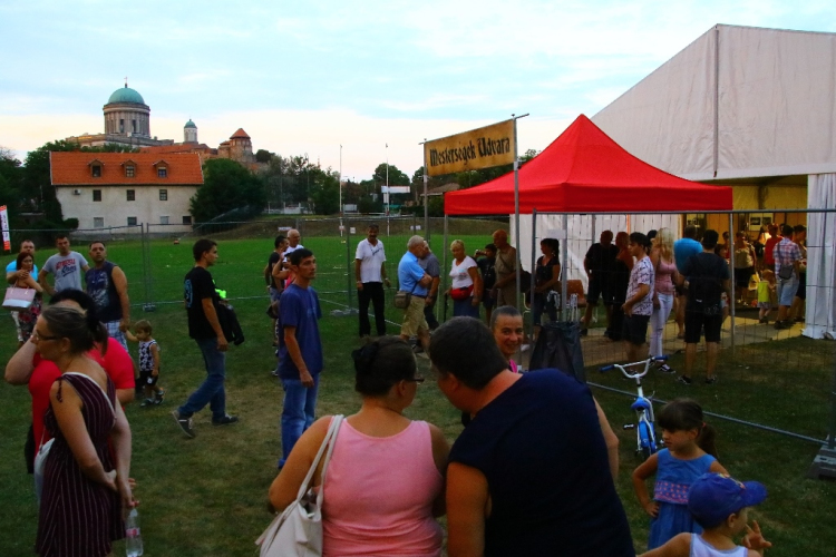 Mesterségek Udvara, tűzijáték és buli