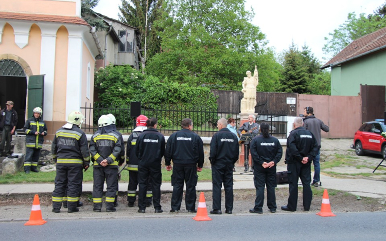 Felavatták Szent Flórián megújult szobrát