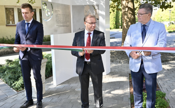 Emlékművet avattak Dorogon Richter Gedeon gyáralapító születésének 150. évfordulóján