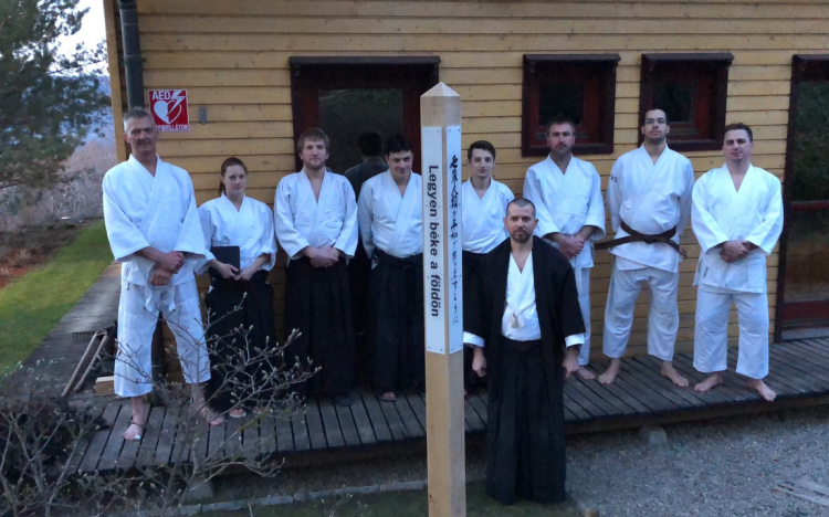 Békeoszlopot avattak a bocskoroskúti Aikido Dojo-nál