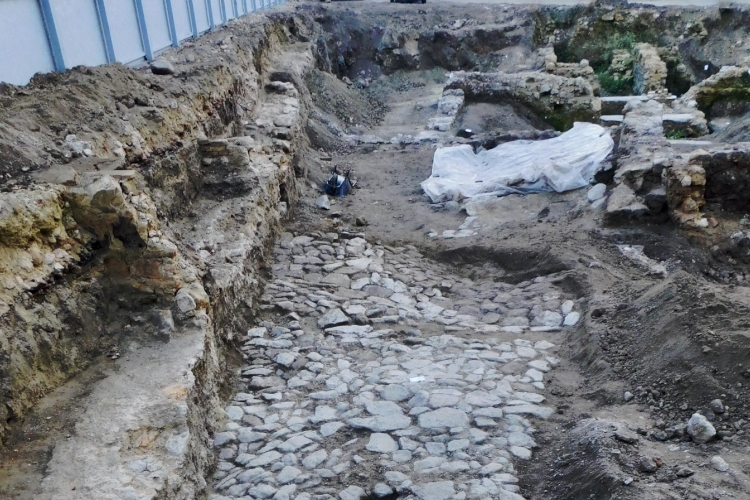 Középkori utat találtak Esztergomban