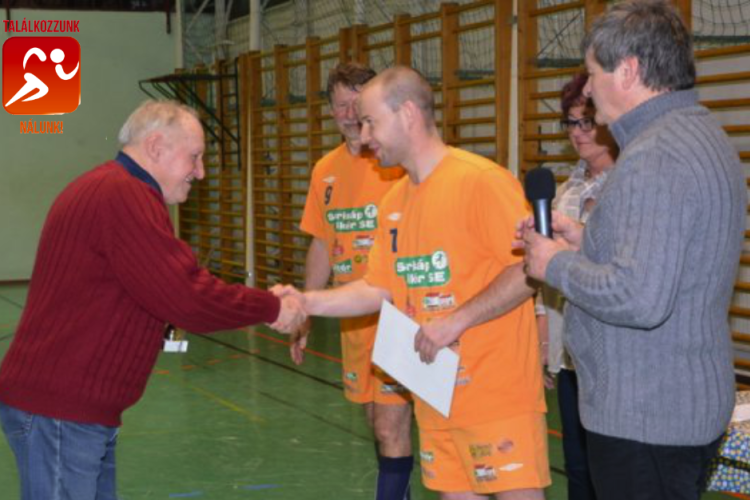 Újra rúgják a bőrt az öregfiúk Sárisápon!