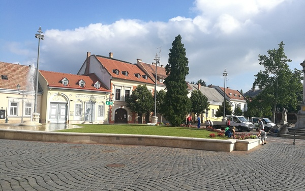 Érkeznek az egynyári virágok a Széchenyi térre