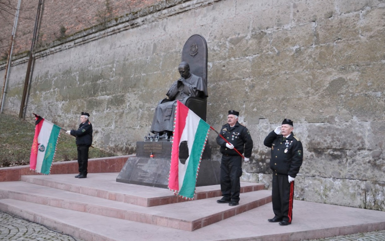 A kommunizmus áldozataira emlékeznek Esztergomban