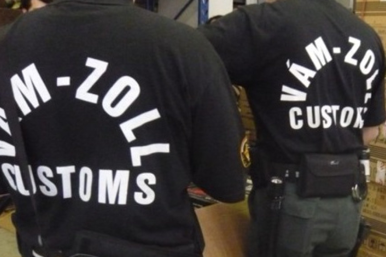 NAV: csak speciális esetben vehet át pénzt a revizor