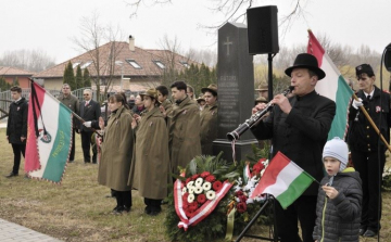 Idén is fejet hajt Esztergom a hősök előtt