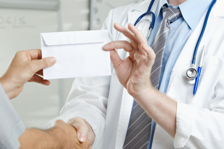 Rezidensszövetség: az ügyészségek ne emeljenek vádat a hálapénz ügyében