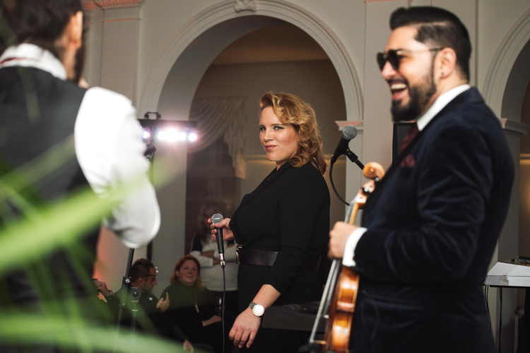 Tóth Vera koncert Esztergomban augusztus 5-én a Rózsakert Étterem belső udvarában