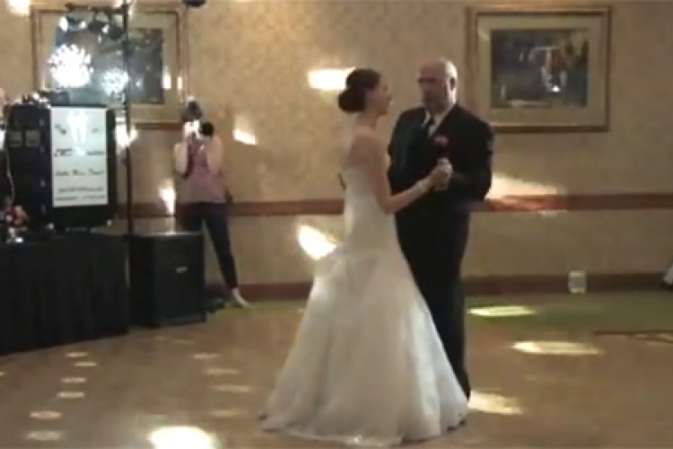 Megható és igazi öröm: apa-lánya esküvői tánc – VIDEÓ