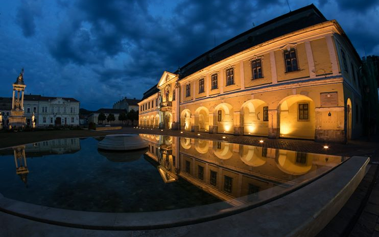 Esti fényben a Széchenyi tér