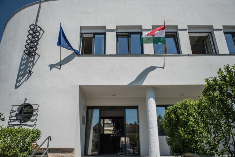 Megújult hivatali épületeket adtak át Esztergomban