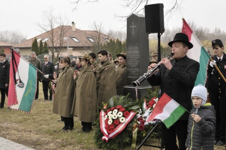 Idén is fejet hajt Esztergom a hősök előtt