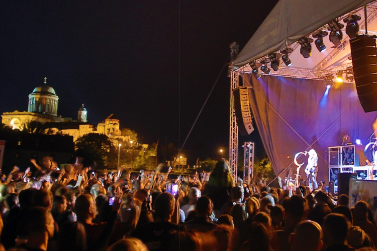 Újabb óriási bulik Esztergomban - Nyárnyitás a szigeten!