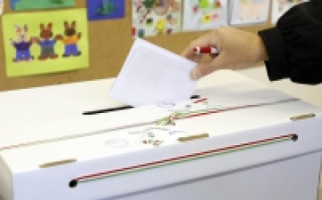 Áprilisban választunk?