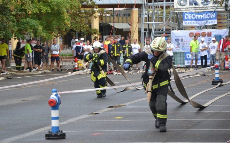 Nemzetközi tűzoltóversenyre készülnek megyénk lánglovagjai