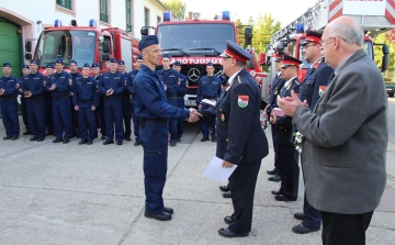 Tűzoltókat tüntettek ki Szent Flórián nap alkalmából Esztergomban