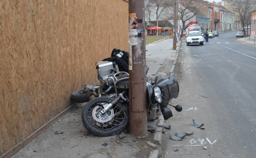 Súlyos motorbaleset Esztergomban – mentőhelikopter is érkezett - VIDEÓ