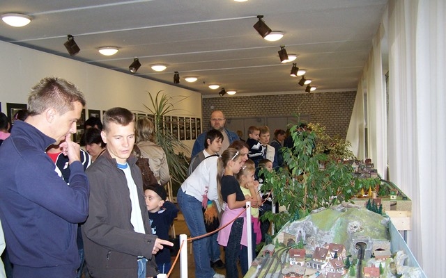 Vonatok a terepasztalon - vasútmodell kiállítás Esztergomban