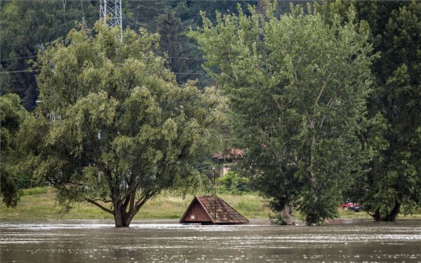 Emberfeletti munkával védték az ivóvizet a Duna mentén