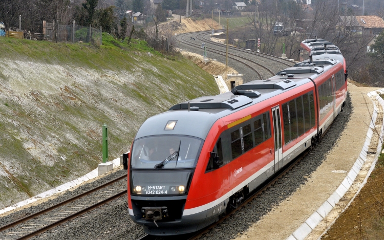 Esténként és hétvégente lehet vágányzár az Esztergom-Budapest vasútvonal 