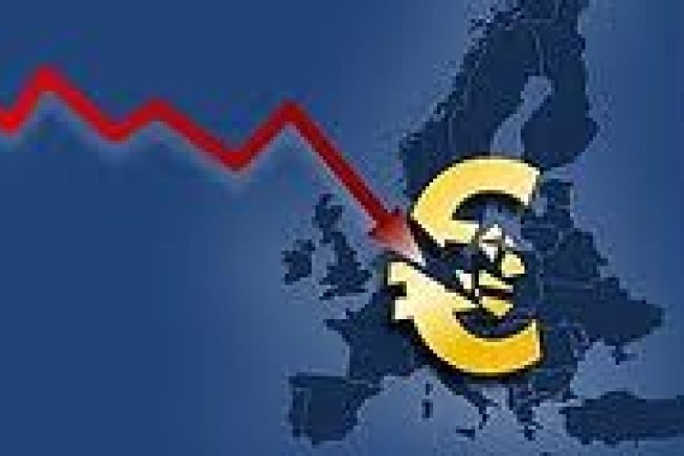 11 éves rekordmélységben az euró