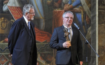 Szent István-díjjal tüntették ki a Duna Televíziót Esztergomban