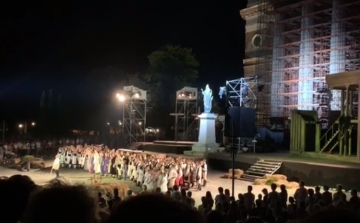 Több ezren látták a Csíksomlyói passiót Esztergomban
