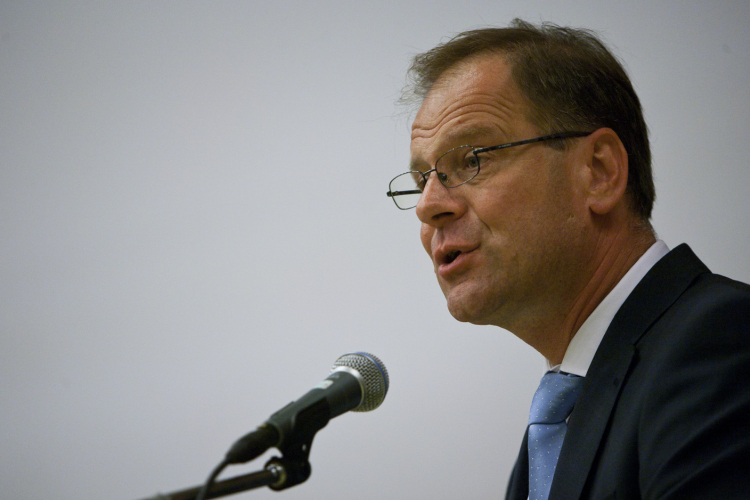 Navracsics: meg kell becsülni a pedagógusokat