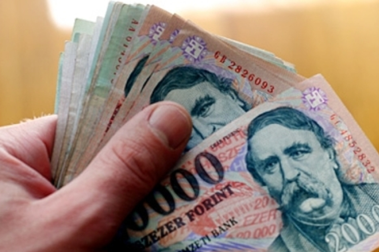 Húszezerrel lett kevesebb a rezsi