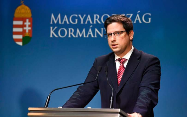 Szombaton nyithatnak a teraszok, a kijárási korlátozás ideje este 11 órakor kezdődik