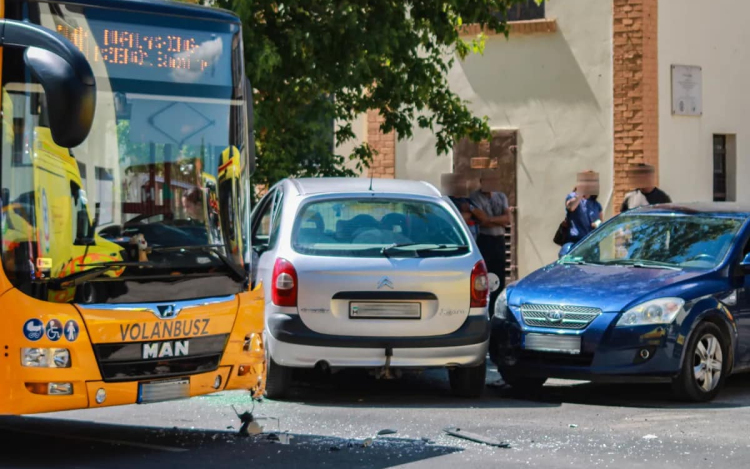 Öten is megsérültek a dorogi balesetben