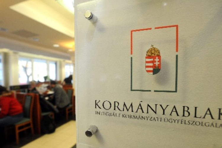 Csak időponttal lehet menni a kormányhivatalokba, okmányirodába