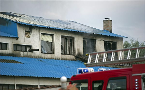 Kigyulladt egy bútorkészítő műhely Pilisjászfaluban