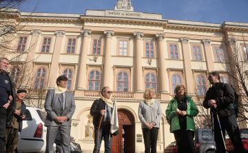 Hírességekkel indult zarándoklat Esztergomtól Máriagyüdig