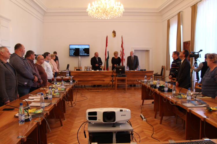 Újabb döntés hajléktalan-ügyben, főállású alpolgármestert választott a testület