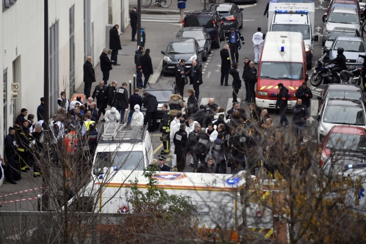 Feladta magát a párizsi mészárlás egyik gyanúsítottja