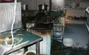 Étteremtűz Visegrádon - a tűzhelyen felejtett olaj gyulladt ki 