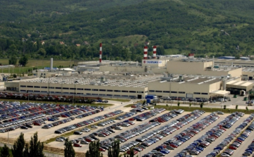 Ellenzéki képviselők mentek a Suzuki gyárhoz, nem jutottak be