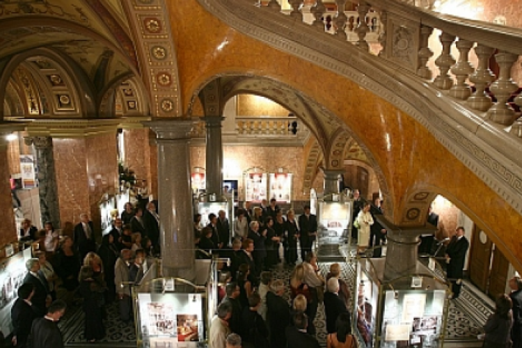 Kismamákat és diákokat vár kedvezményes jeggyel az Opera