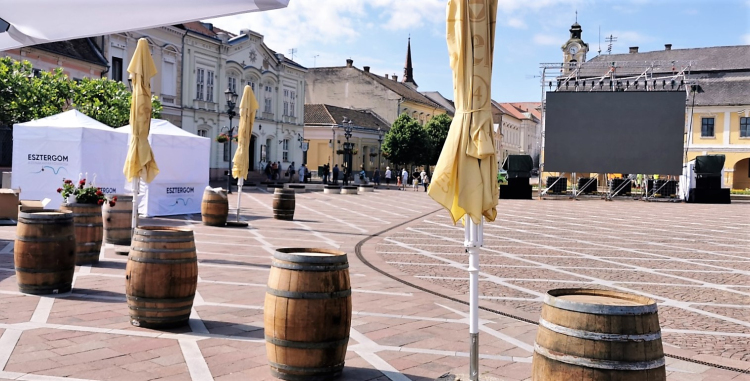 Szurkolói terasszá alakul a Széchenyi tér egy része a foci Eb idejére