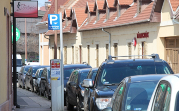 Ingyenes legyen vagy ne? Kérdőív az esztergomi parkolási rendszerről