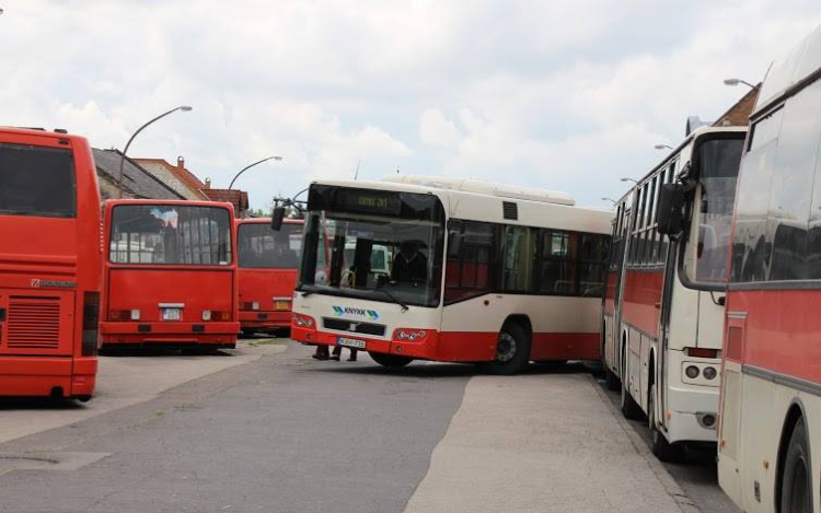 Biztonsági kamerák és pánikgomb több esztergomi buszon is