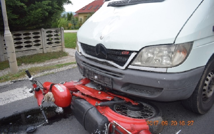 Súlyosan megsérült egy 85 éves motoros Tokodaltárón