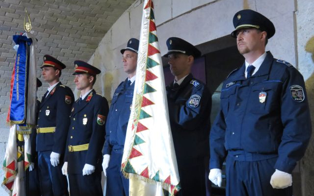 Együtt ünnepeltek a rendőrök és a tűzoltók