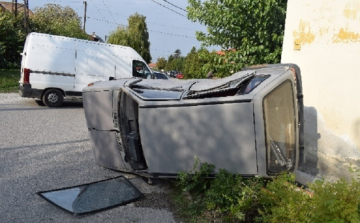 Felborult egy kocsi egy szentgyörgymezői balesetben