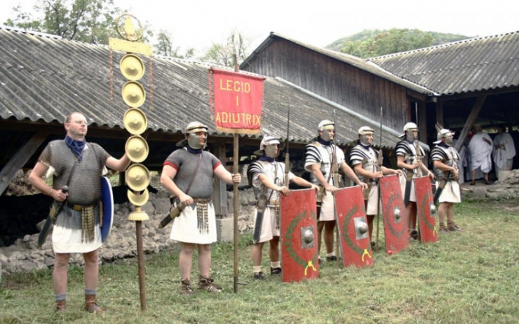 Vissza a római korba - Quadriburgiumi Játékok Visegrádon